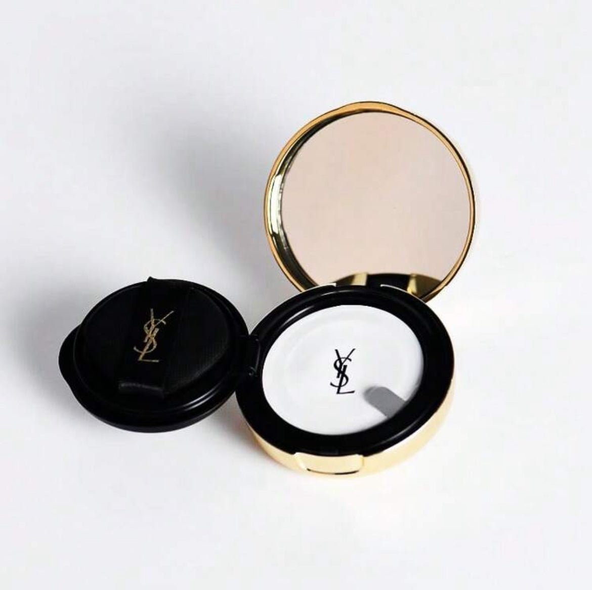 YSL YVES SAINT LAURENT TOUCHE ECLAT GLOW - PACT KUSSEN B10 5g MINI - formaat - Nessbeauty